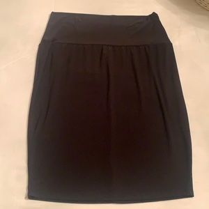 One Fashion Black skirt. Size L.